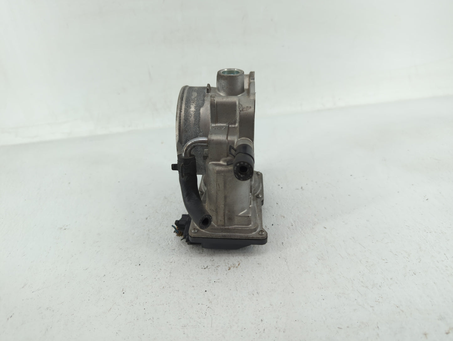 2012-2017 Hyundai Azera Throttle Body P/N:35100-3CAA0 Fits Fits 2012 2013 2014 2015 2016 2017 2018 OEM Used Auto Parts - Oem