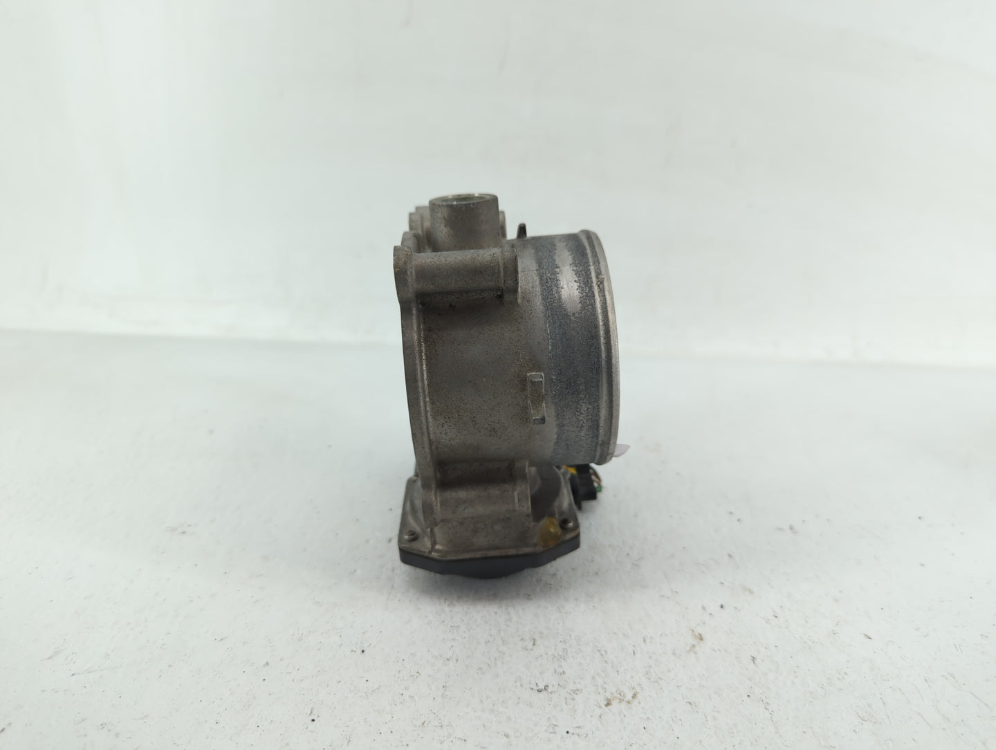 2012-2017 Hyundai Azera Throttle Body P/N:35100-3CAA0 Fits Fits 2012 2013 2014 2015 2016 2017 2018 OEM Used Auto Parts - Oem