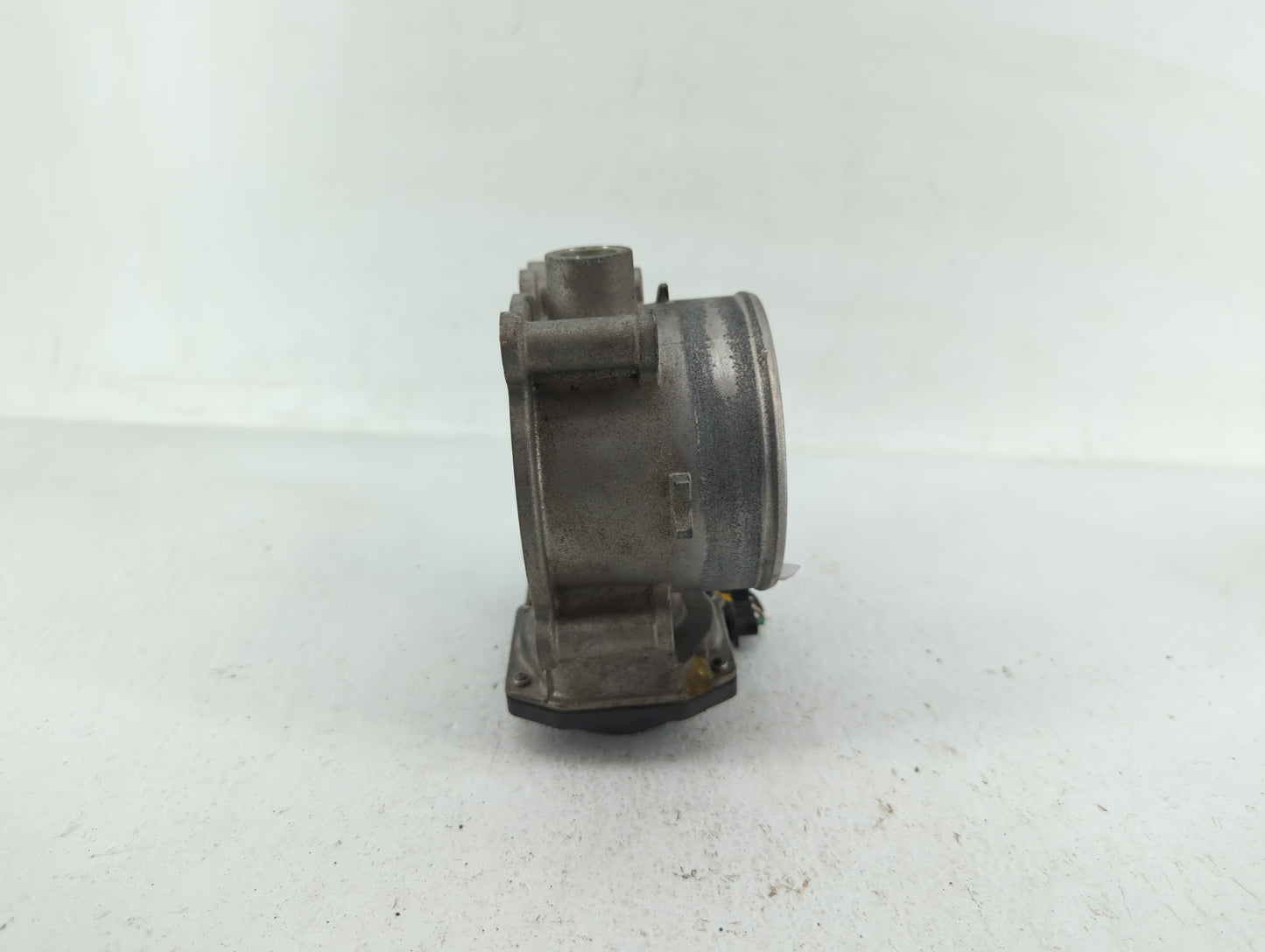 2012-2017 Hyundai Azera Throttle Body P/N:35100-3CAA0 Fits Fits 2012 2013 2014 2015 2016 2017 2018 OEM Used Auto Parts - Oem