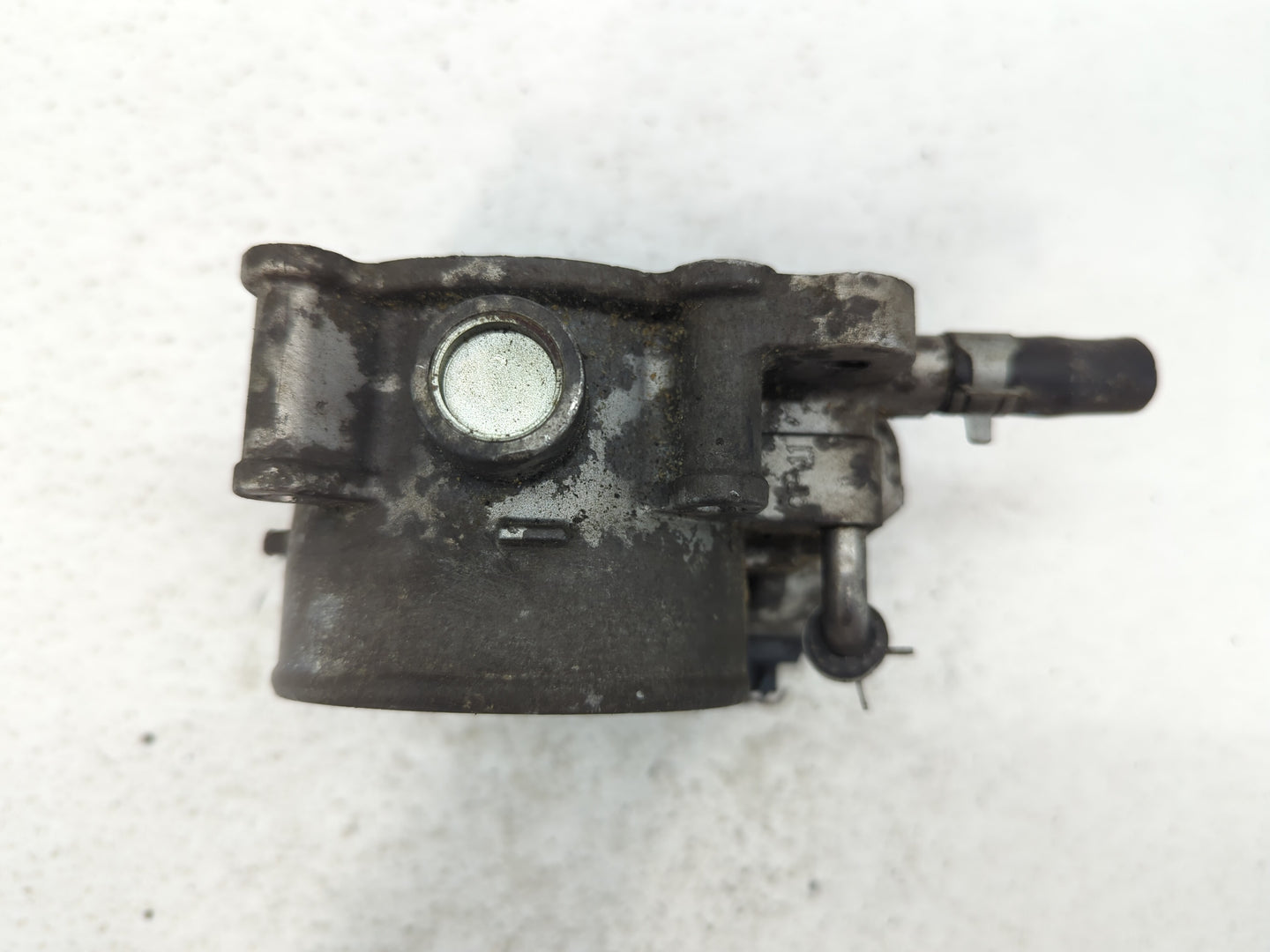 2012-2017 Hyundai Azera Throttle Body P/N:35100-3CAA0 Fits Fits 2012 2013 2014 2015 2016 2017 2018 OEM Used Auto Parts - Oem