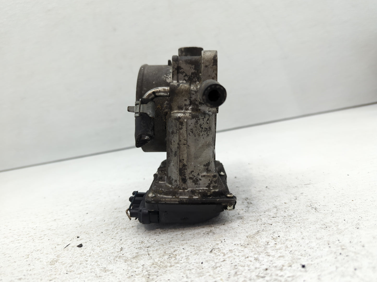 2012-2017 Hyundai Azera Throttle Body P/N:35100-3CAA0 Fits Fits 2012 2013 2014 2015 2016 2017 2018 OEM Used Auto Parts - Oem