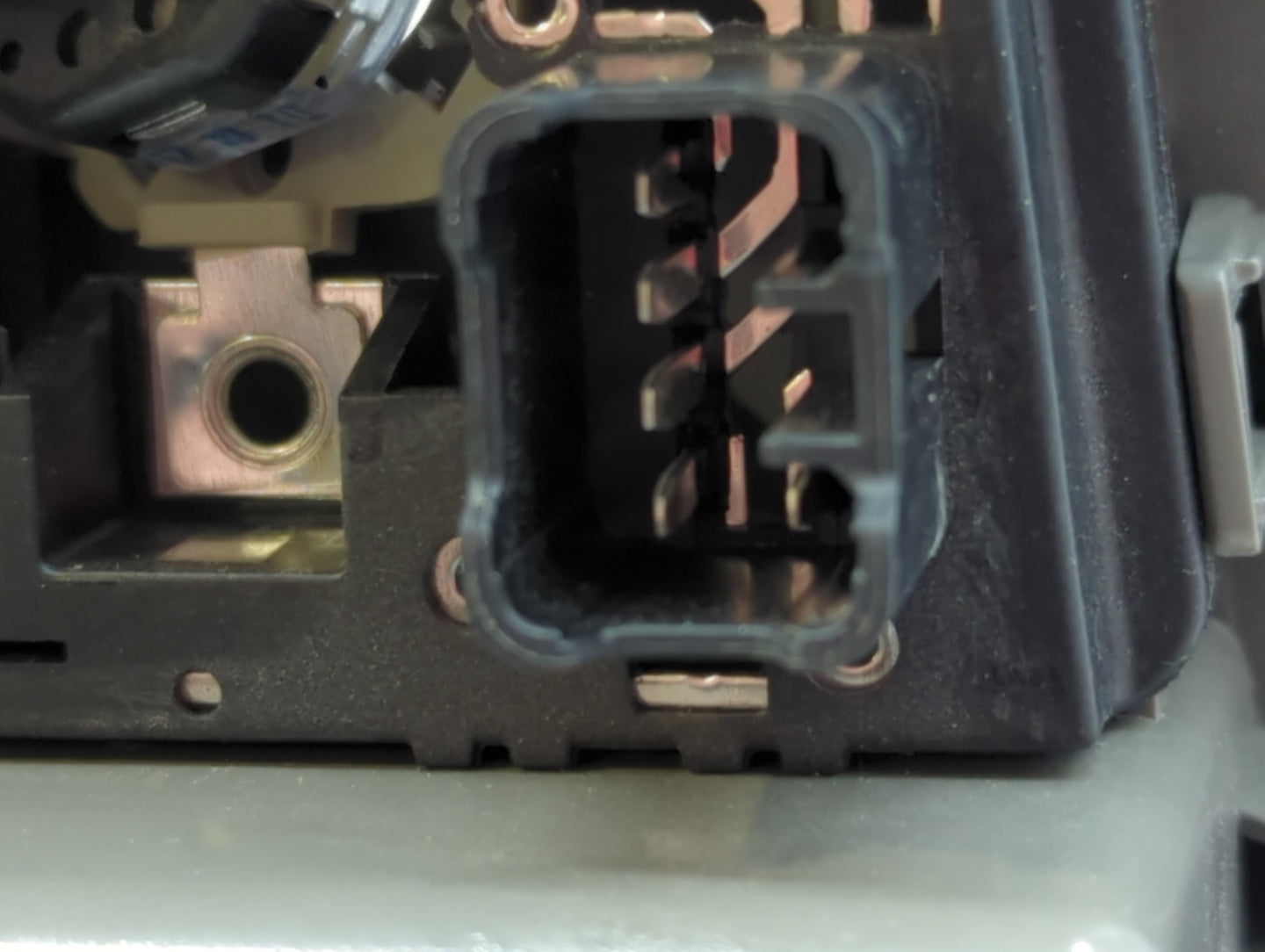 2012-2014 Hyundai Azera Overhead Roof Console Black 513543 - Oemusedautoparts1.com