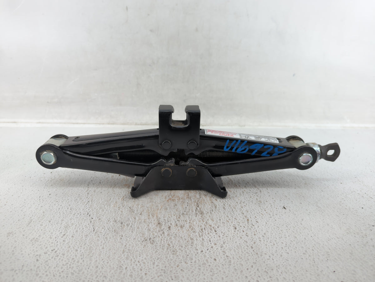 2013 Hyundai Azera Spare Scissor Car Jack 527071 - Oemusedautoparts1.com