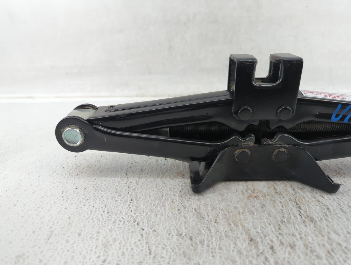 2013 Hyundai Azera Spare Scissor Car Jack 527071 - Oemusedautoparts1.com