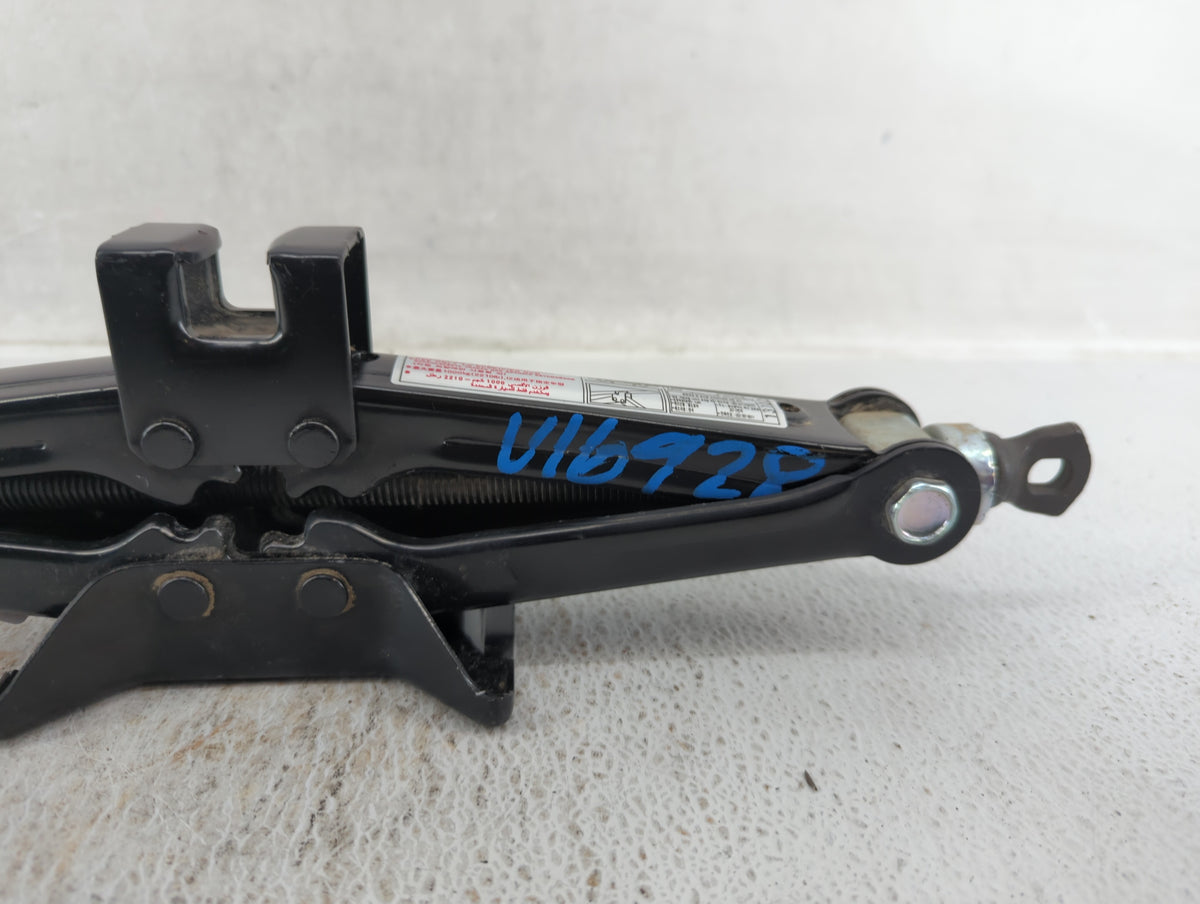 2013 Hyundai Azera Spare Scissor Car Jack 527071 - Oemusedautoparts1.com