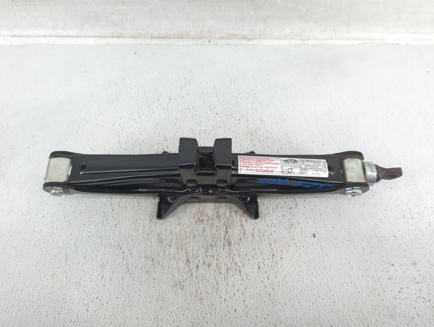 2013 Hyundai Azera Spare Scissor Car Jack 527071 - Oemusedautoparts1.com