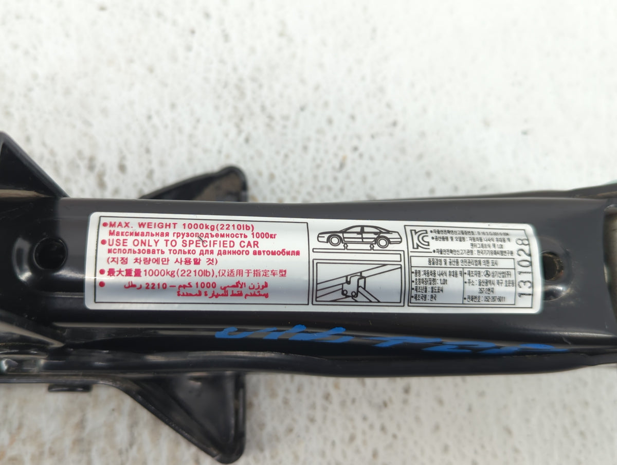 2013 Hyundai Azera Spare Scissor Car Jack 527071 - Oemusedautoparts1.com