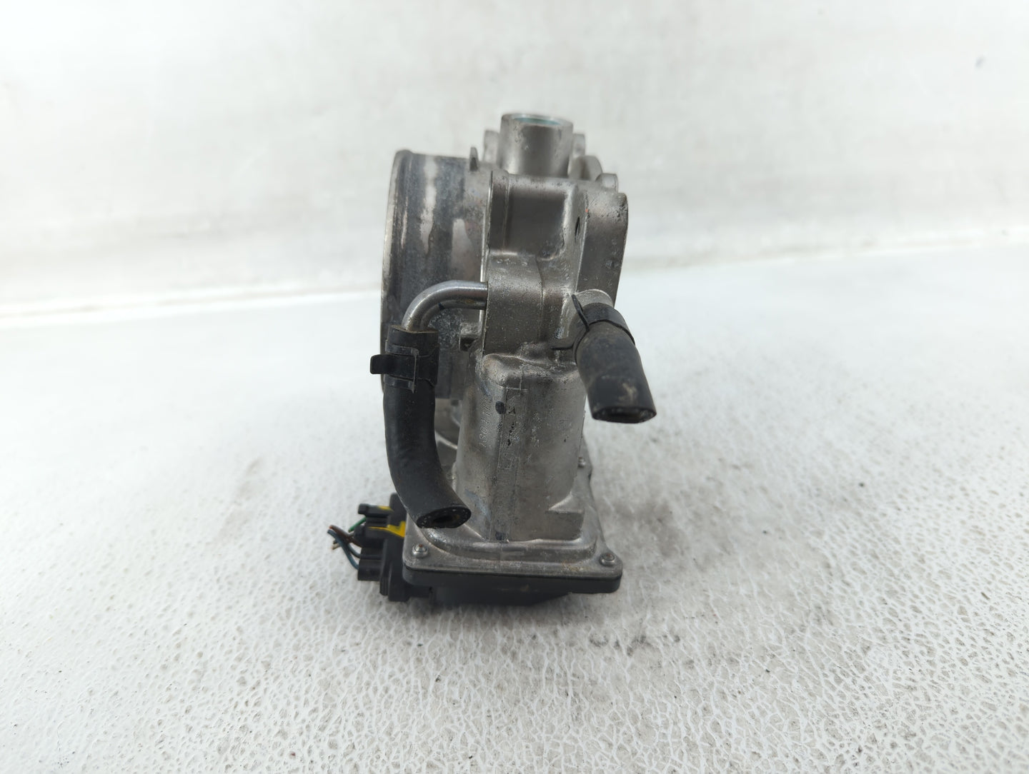 2012-2017 Hyundai Azera Throttle Body P/N:35100-3CAA0 Fits Fits 2012 2013 2014 2015 2016 2017 2018 OEM Used Auto Parts - Oem