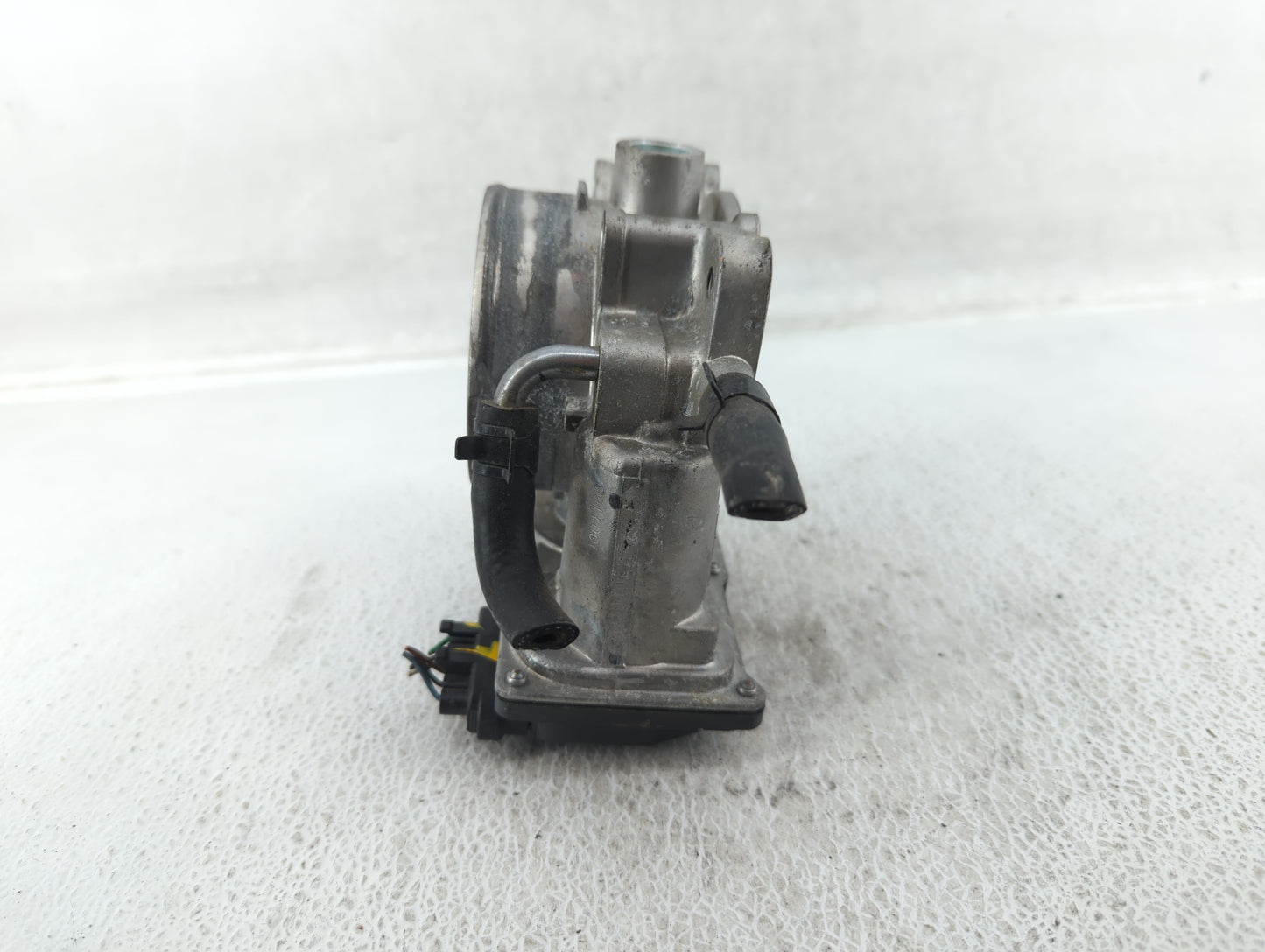 2012-2017 Hyundai Azera Throttle Body P/N:35100-3CAA0 Fits Fits 2012 2013 2014 2015 2016 2017 2018 OEM Used Auto Parts - Oem
