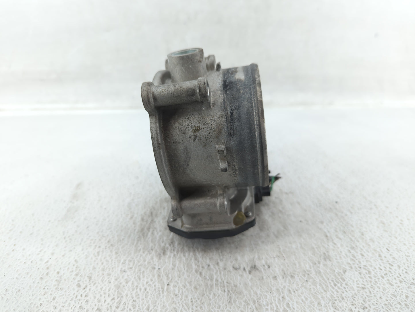 2012-2017 Hyundai Azera Throttle Body P/N:35100-3CAA0 Fits Fits 2012 2013 2014 2015 2016 2017 2018 OEM Used Auto Parts - Oem