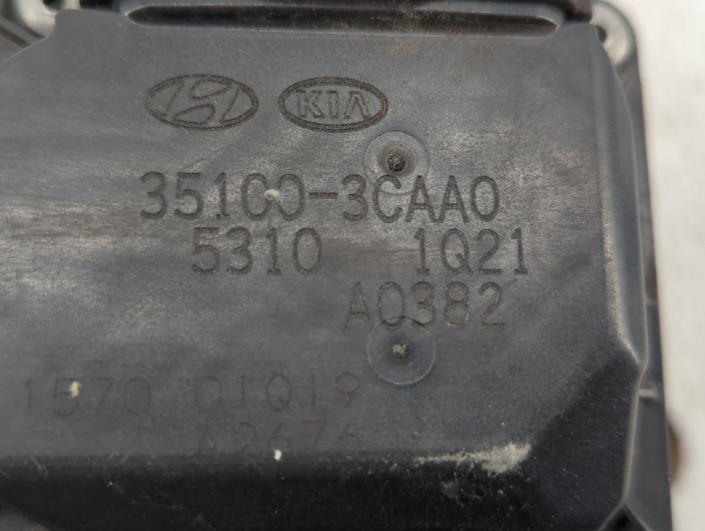 2012-2017 Hyundai Azera Throttle Body P/N:35100-3CAA0 Fits Fits 2012 2013 2014 2015 2016 2017 2018 OEM Used Auto Parts - Oem