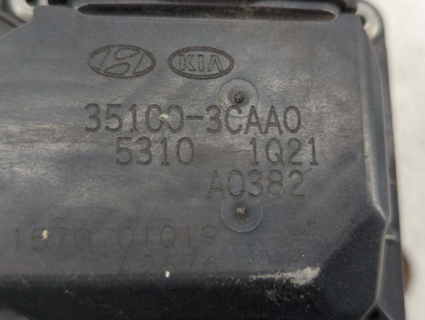 2012-2017 Hyundai Azera Throttle Body P/N:35100-3CAA0 Fits Fits 2012 2013 2014 2015 2016 2017 2018 OEM Used Auto Parts - Oem