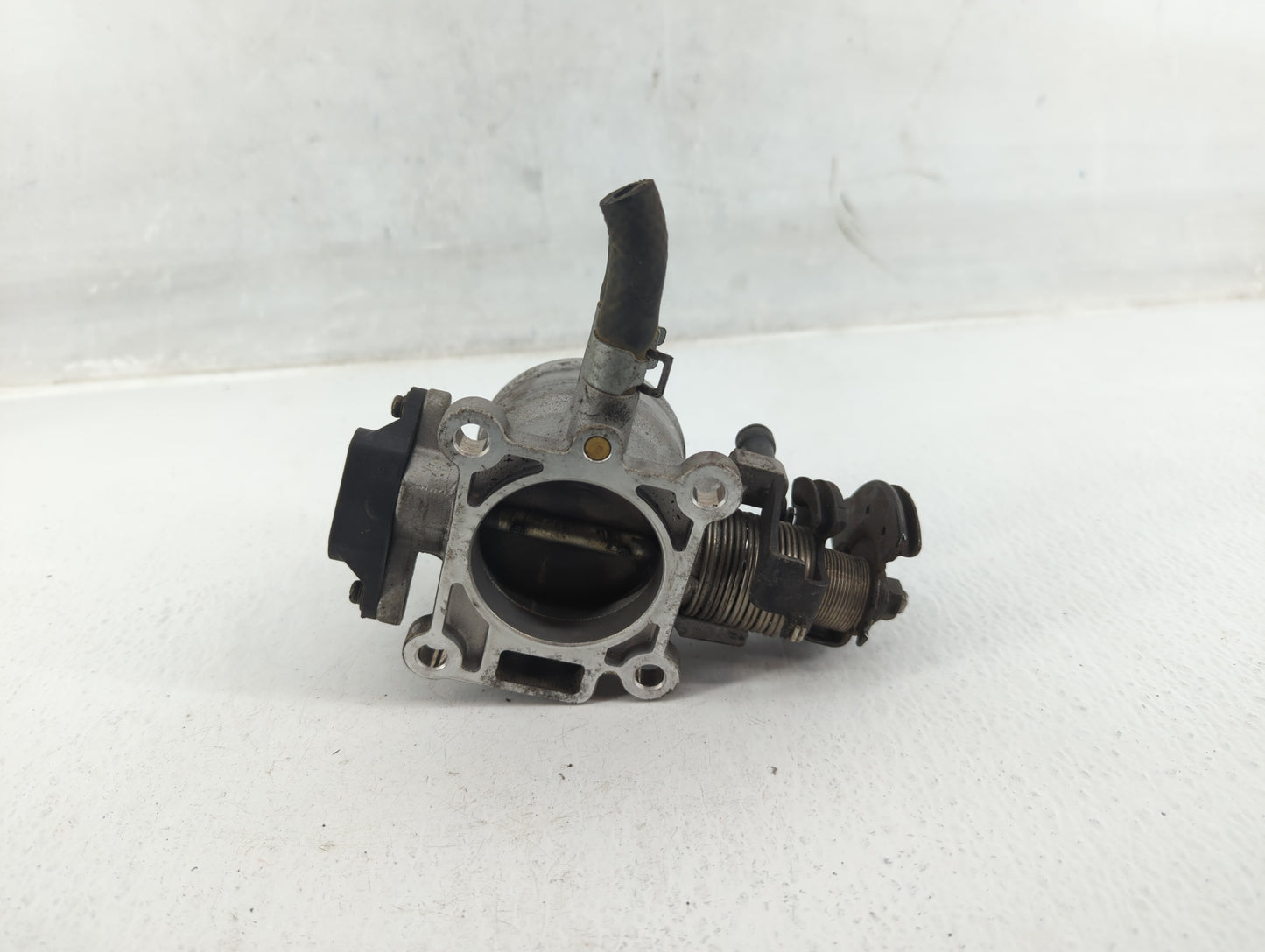 2012-2017 Hyundai Azera Throttle Body P/N:25100-23751 Fits Fits 2012 2013 2014 2015 2016 2017 2018 OEM Used Auto Parts - Oem