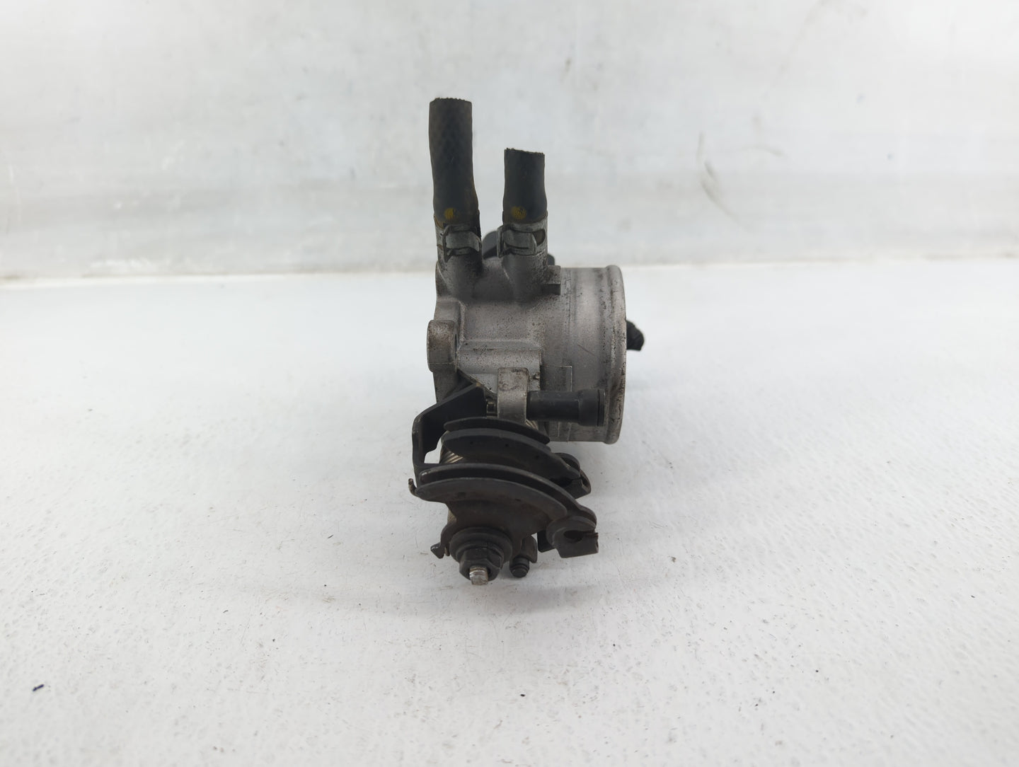 2012-2017 Hyundai Azera Throttle Body P/N:25100-23751 Fits Fits 2012 2013 2014 2015 2016 2017 2018 OEM Used Auto Parts - Oem
