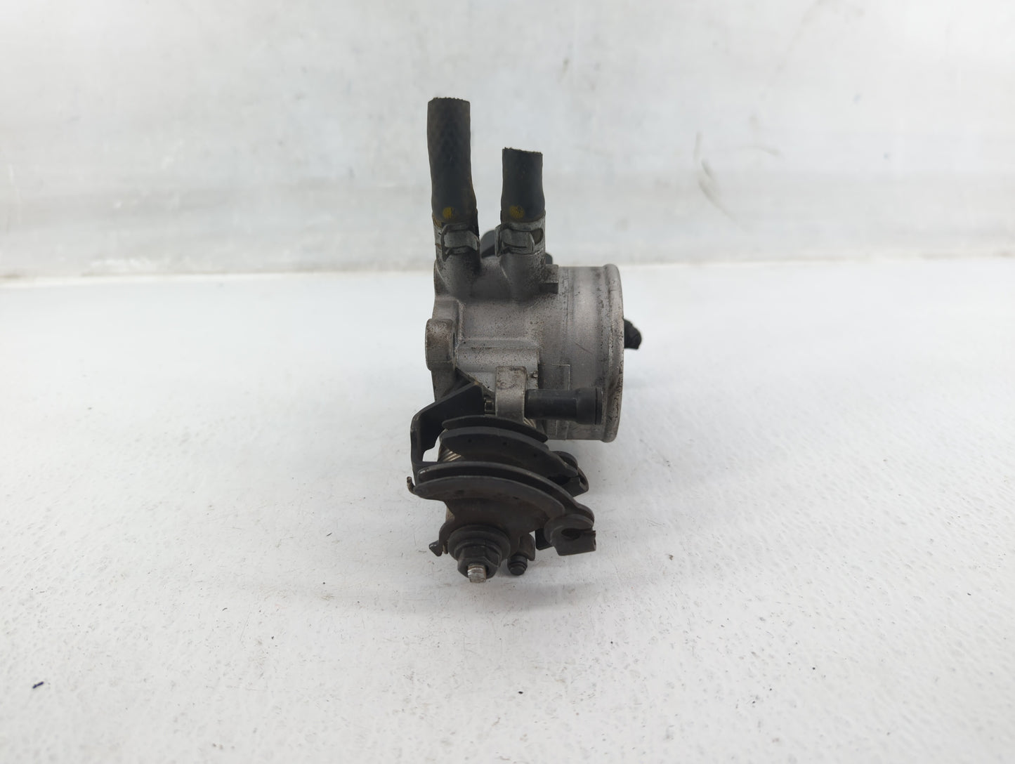 2012-2017 Hyundai Azera Throttle Body P/N:25100-23751 Fits Fits 2012 2013 2014 2015 2016 2017 2018 OEM Used Auto Parts - Oem