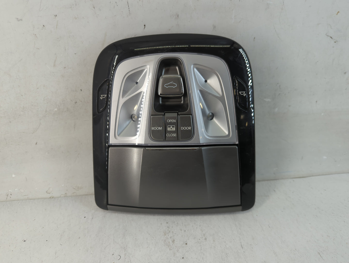 2012-2014 Hyundai Azera Overhead Roof Console 918828 - Oemusedautoparts1.com
