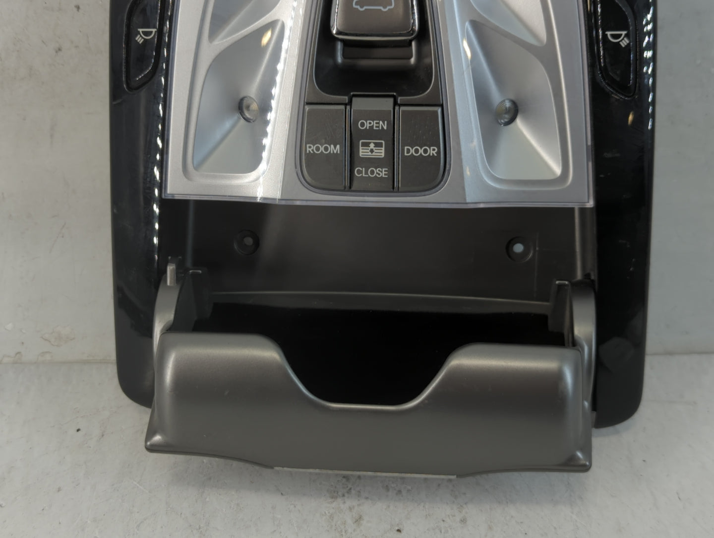 2012-2014 Hyundai Azera Overhead Roof Console 918828 - Oemusedautoparts1.com