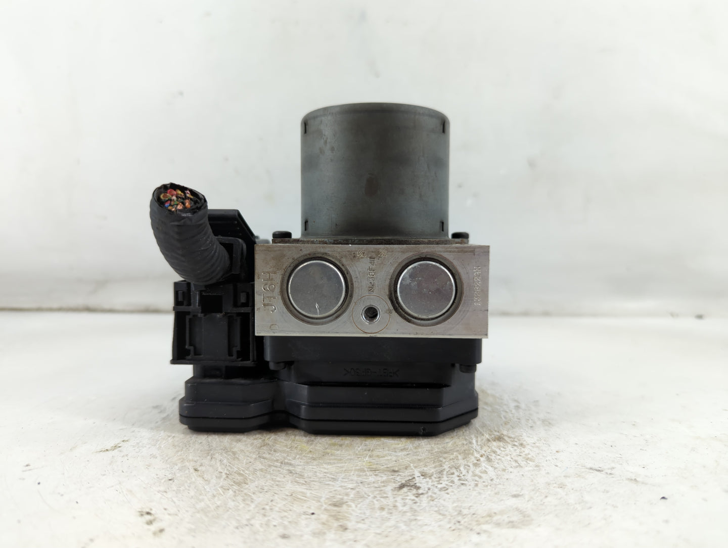 2012-2014 Hyundai Azera ABS Pump Control Module Replacement P/N:58920-3V300 Fits Fits 2012 2013 2014 OEM Used Auto Parts - O