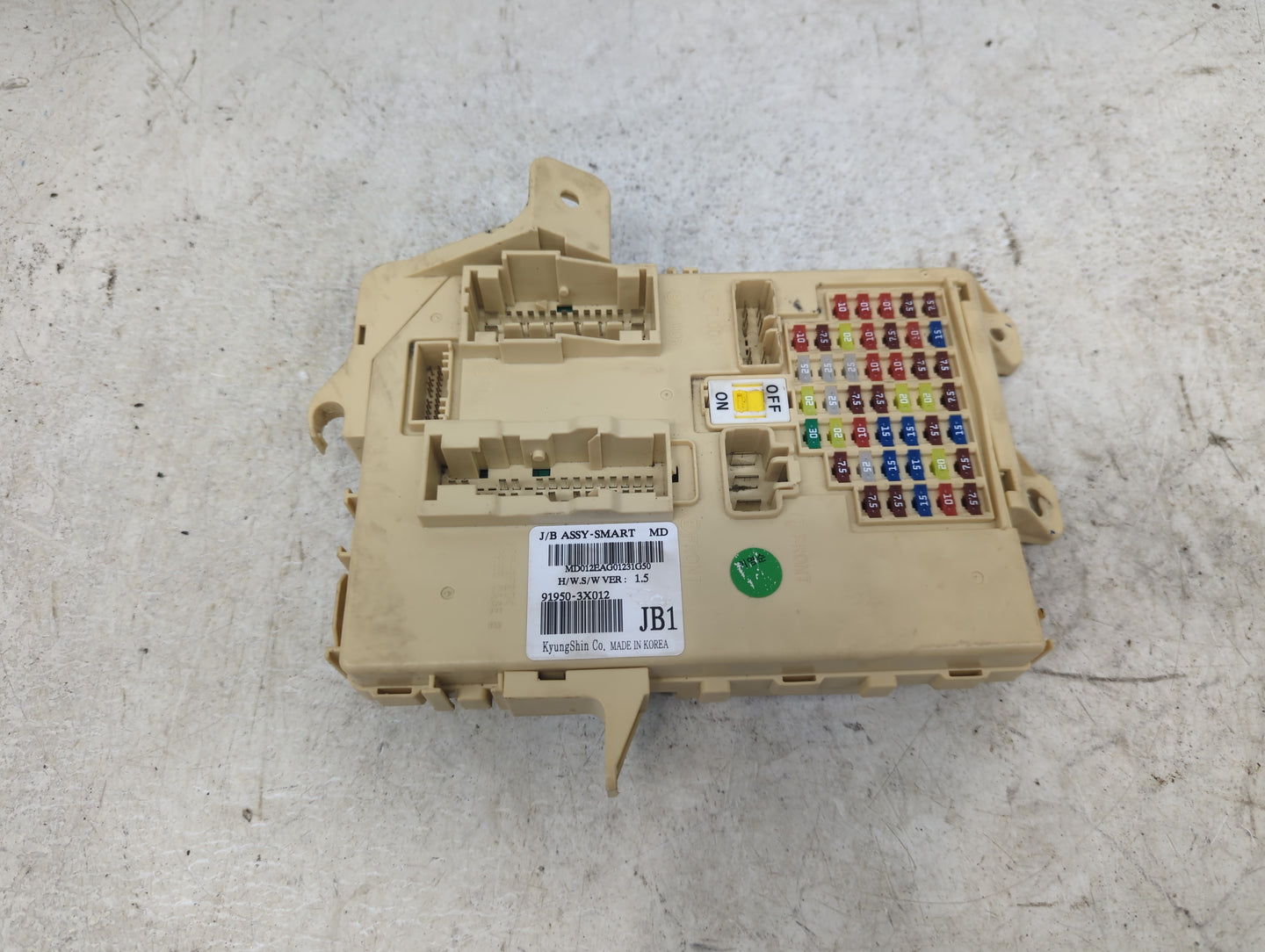 2013-2013 Hyundai Elantra Body Control Module Bcm Inner Cabin Fuse Box - Oemusedautoparts1.com
