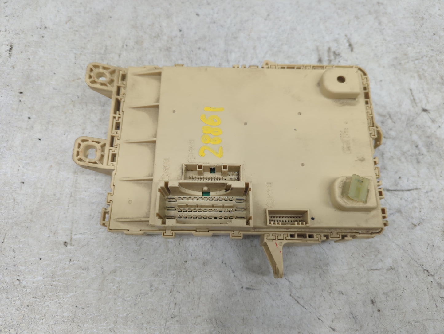 2013-2013 Hyundai Elantra Body Control Module Bcm Inner Cabin Fuse Box - Oemusedautoparts1.com