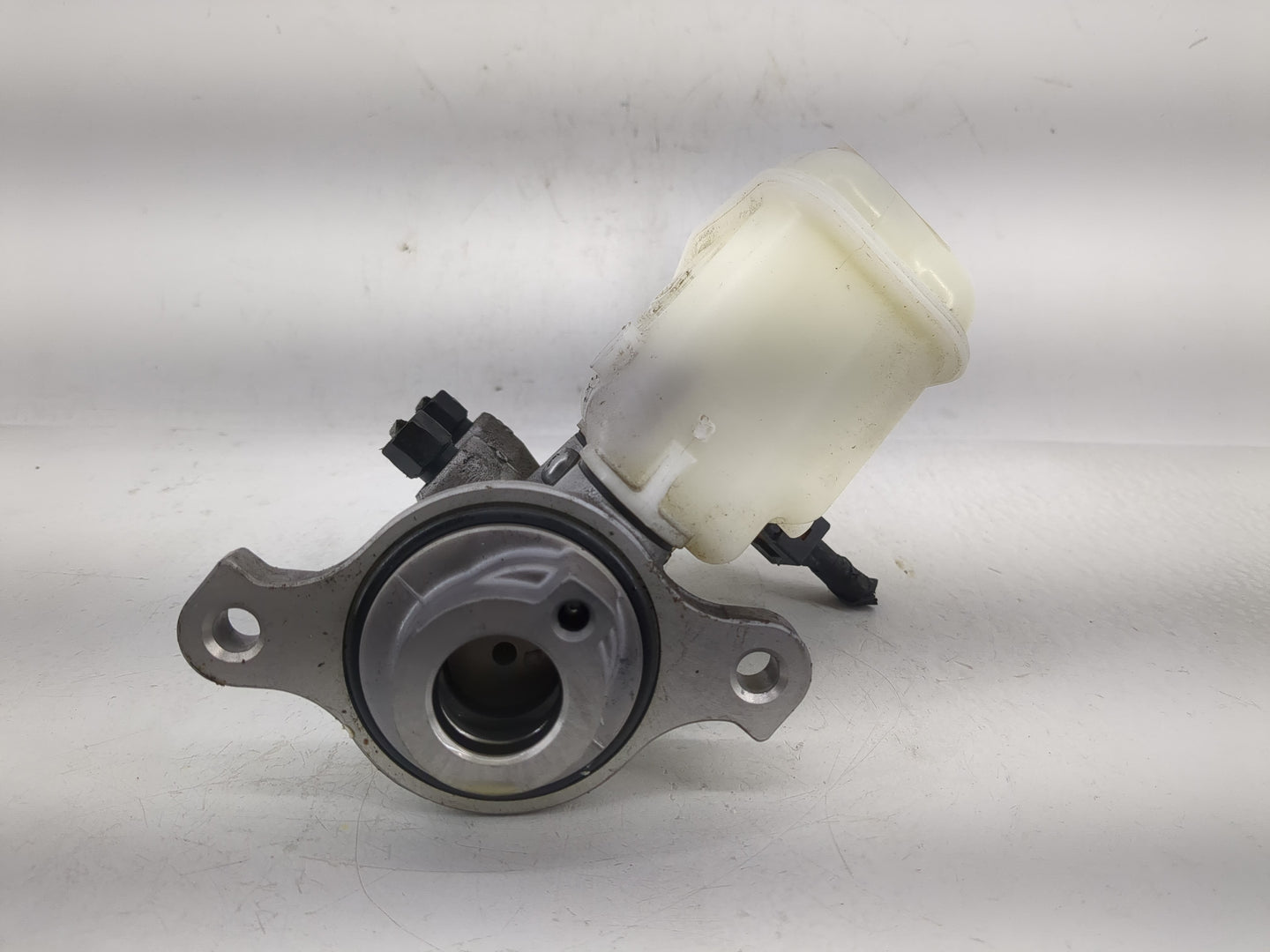 2011-2016 Hyundai Elantra Brake Master Cylinder - Oemusedautoparts1.com