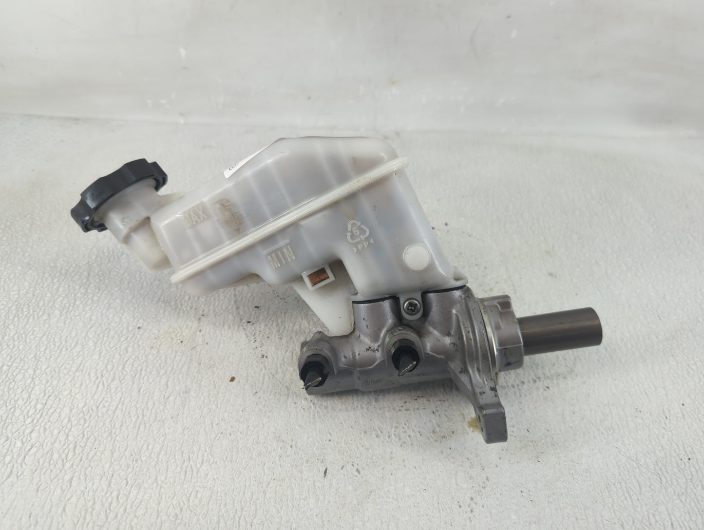 2011-2016 Hyundai Elantra Brake Master Cylinder - Oemusedautoparts1.com