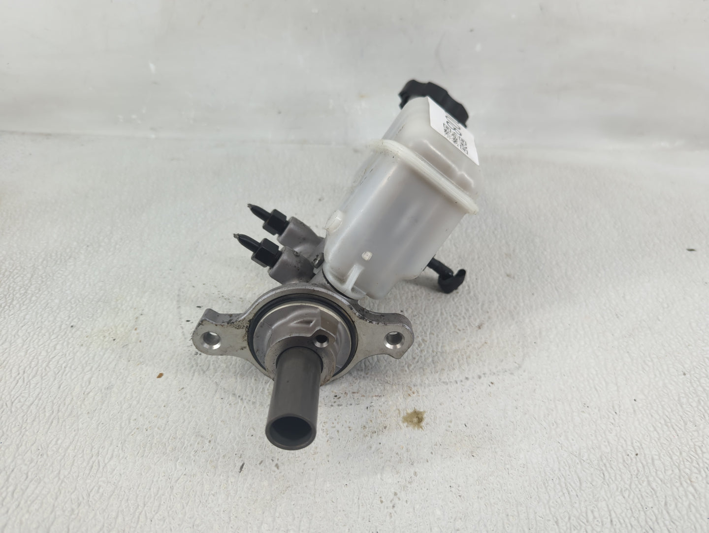2011-2016 Hyundai Elantra Brake Master Cylinder 1221008 - Oemusedautoparts1.com