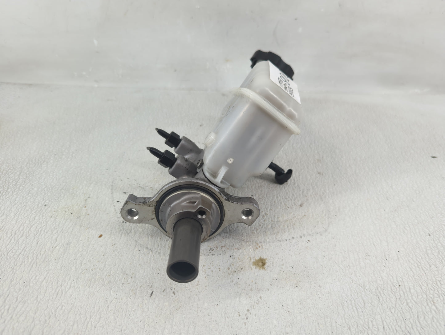 2011-2016 Hyundai Elantra Brake Master Cylinder 1221008 - Oemusedautoparts1.com