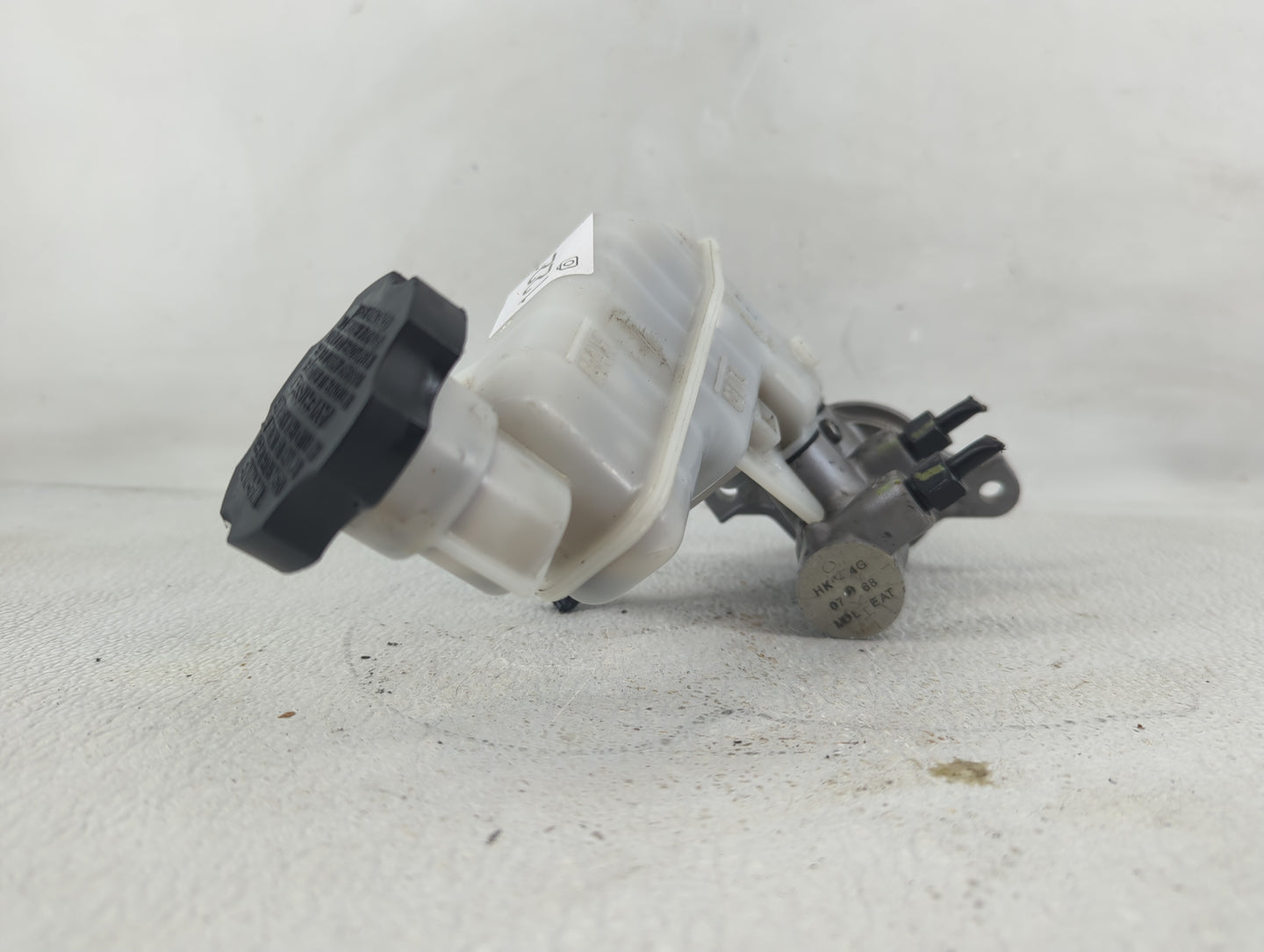 2011-2016 Hyundai Elantra Brake Master Cylinder 1221008 - Oemusedautoparts1.com