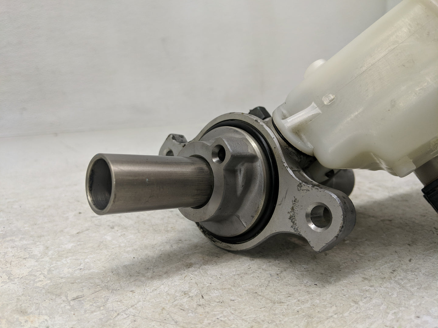 2011-2016 Hyundai Elantra Brake Master Cylinder - Oemusedautoparts1.com