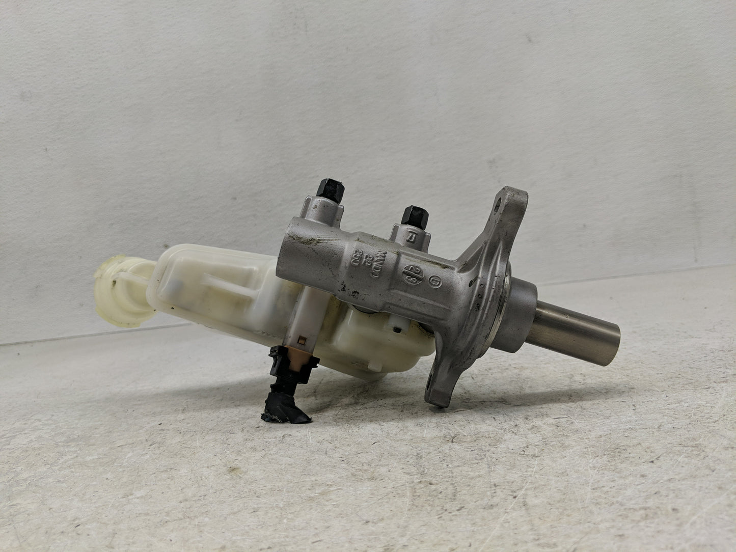 2011-2016 Hyundai Elantra Brake Master Cylinder - Oemusedautoparts1.com