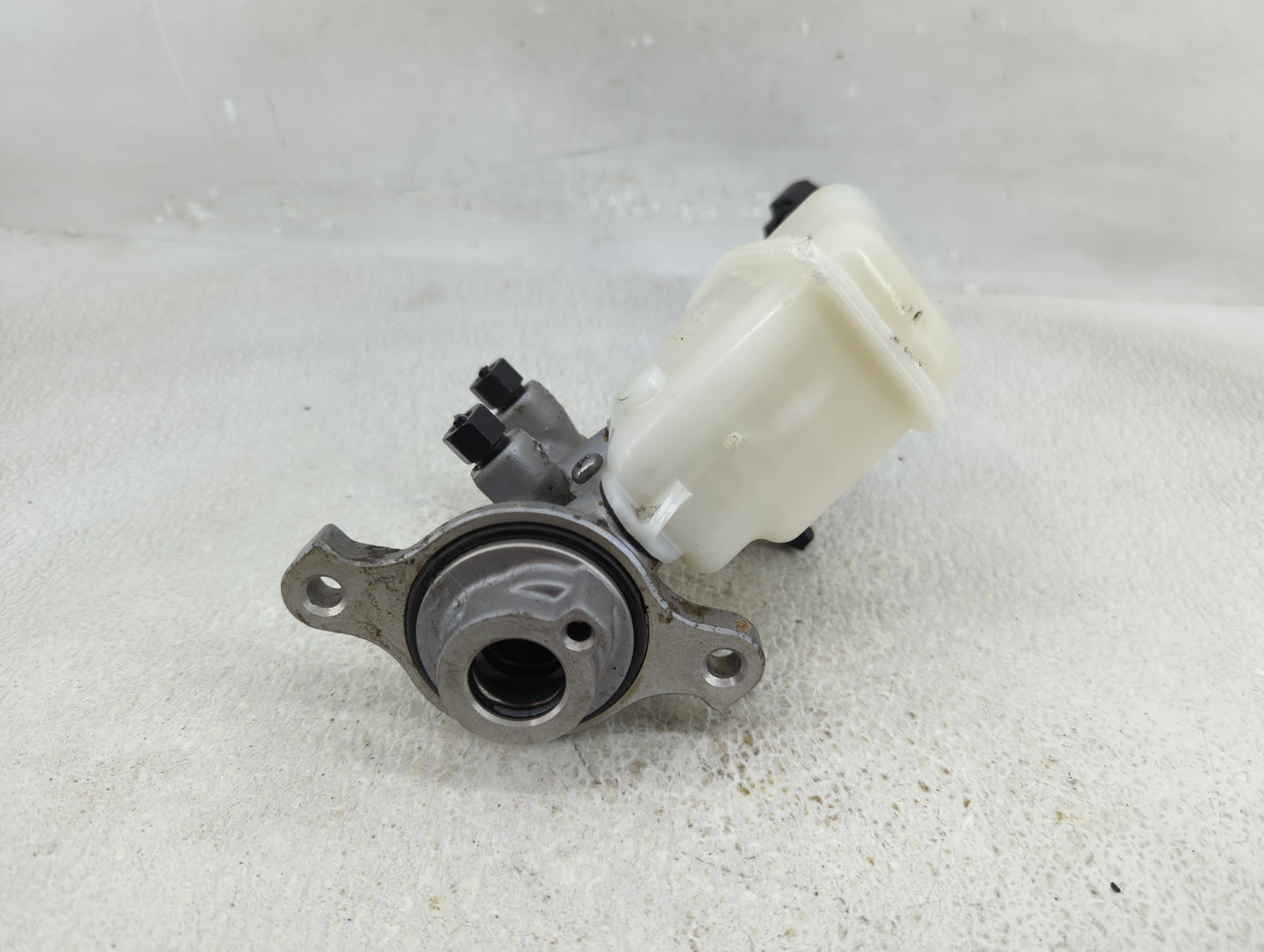 2011-2016 Hyundai Elantra Brake Master Cylinder - Oemusedautoparts1.com