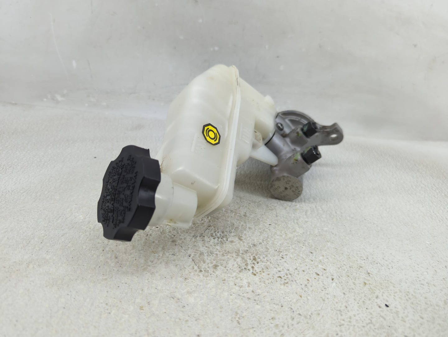 2011-2016 Hyundai Elantra Brake Master Cylinder - Oemusedautoparts1.com