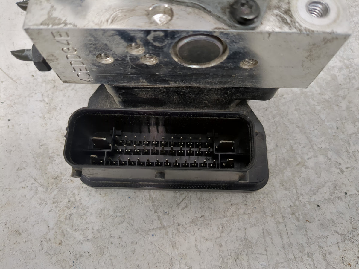 2013 Hyundai Elantra Anti-Lock Brake ABS Pump Module Actuator OEM P/N:58920-3X660 Fits OEM Used Auto Parts - Oemusedautopart