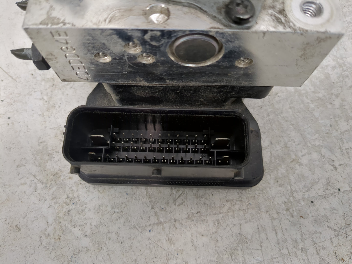 2013 Hyundai Elantra ABS Pump Control Module Replacement P/N:58920-3X660 Fits OEM Used Auto Parts - Oemusedautoparts1.com
