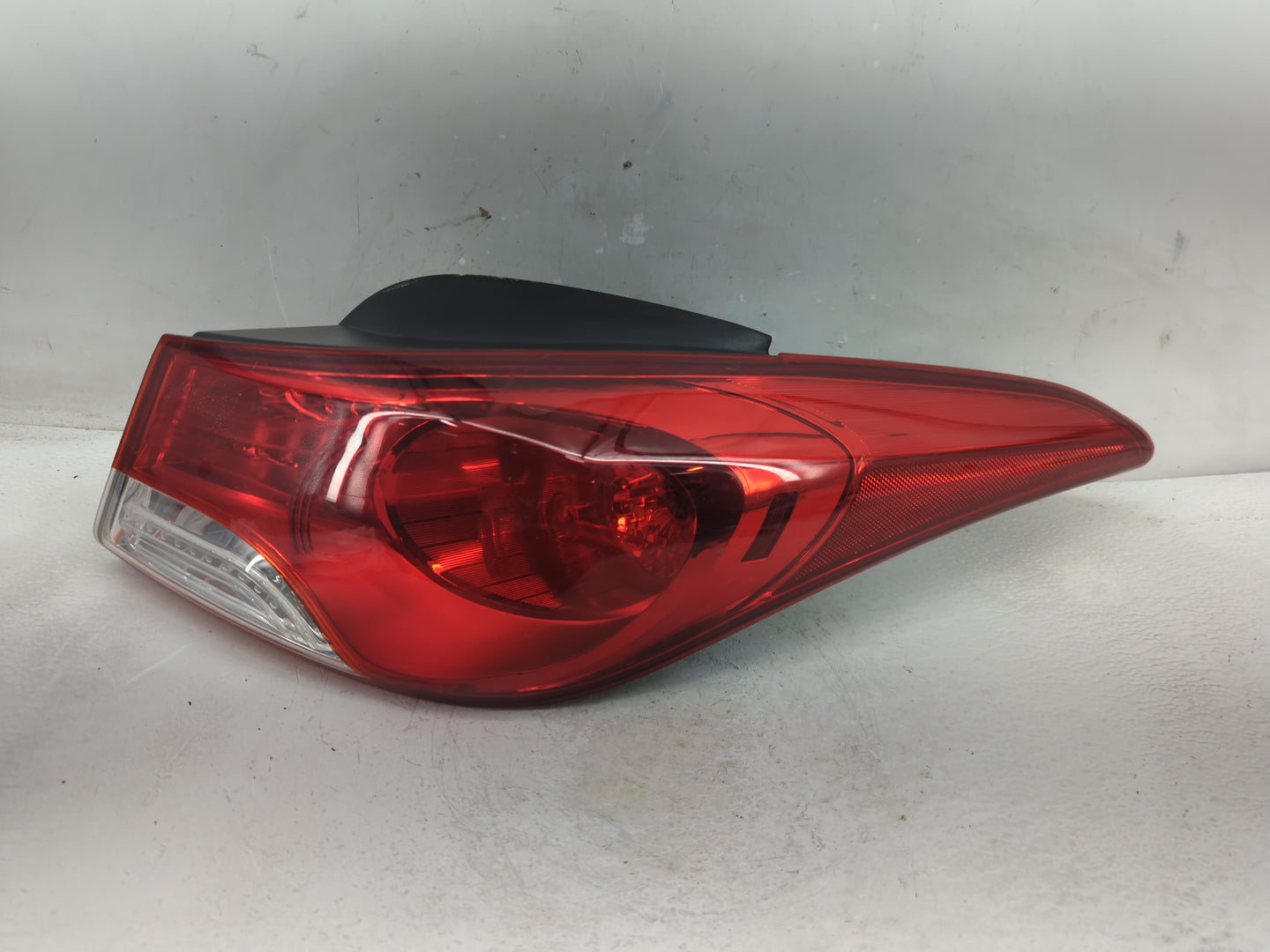 2011-2013 Hyundai Elantra Tail Light Assembly Passenger Right OEM P/N:120509B Fits Fits 2011 2012 2013 OEM Used Auto Parts -