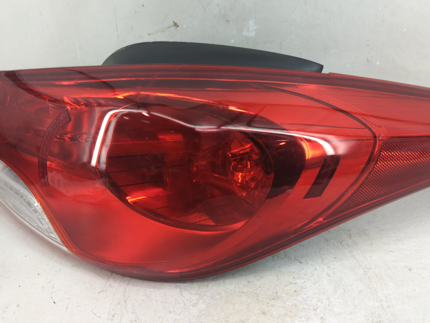 2011-2013 Hyundai Elantra Tail Light Assembly Passenger Right OEM P/N:120509B Fits Fits 2011 2012 2013 OEM Used Auto Parts -