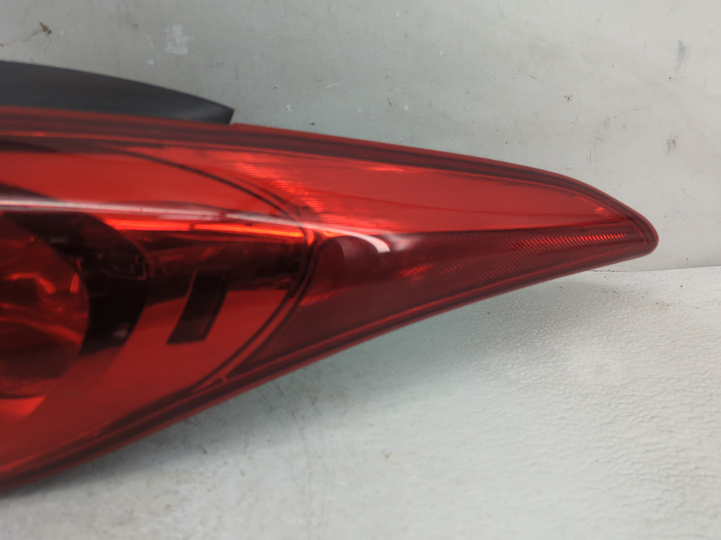2011-2013 Hyundai Elantra Tail Light Assembly Passenger Right OEM P/N:120509B Fits Fits 2011 2012 2013 OEM Used Auto Parts -