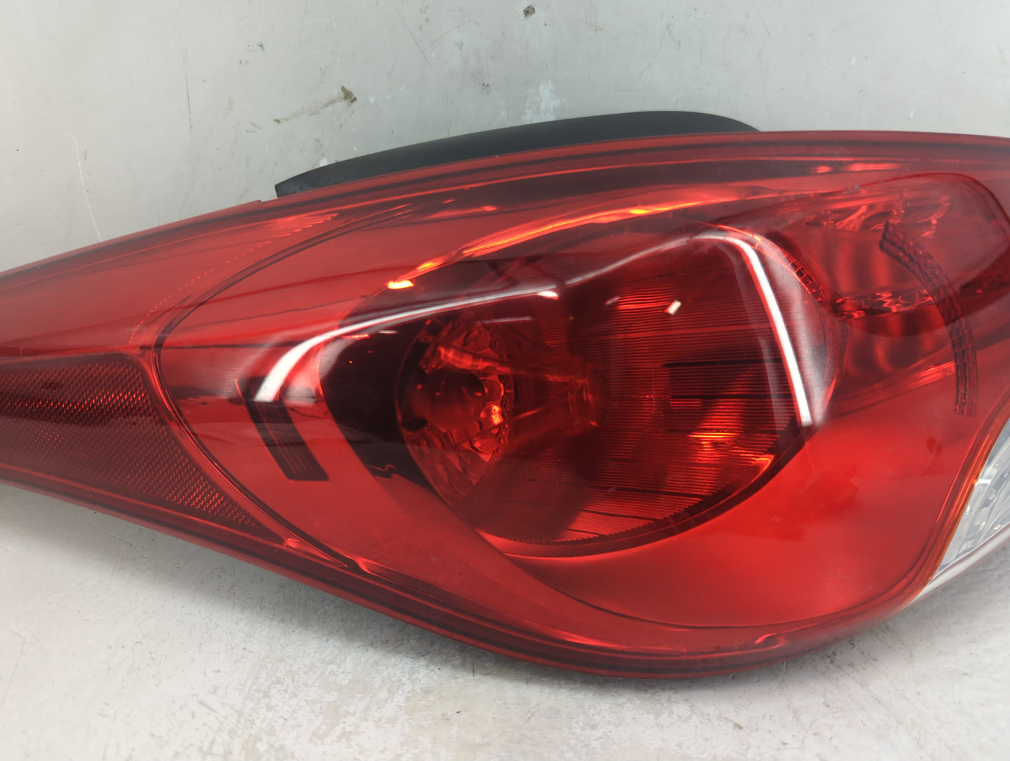 2011-2013 Hyundai Elantra Tail Light Assembly Passenger Right OEM P/N:120508A Fits Fits 2011 2012 2013 OEM Used Auto Parts -