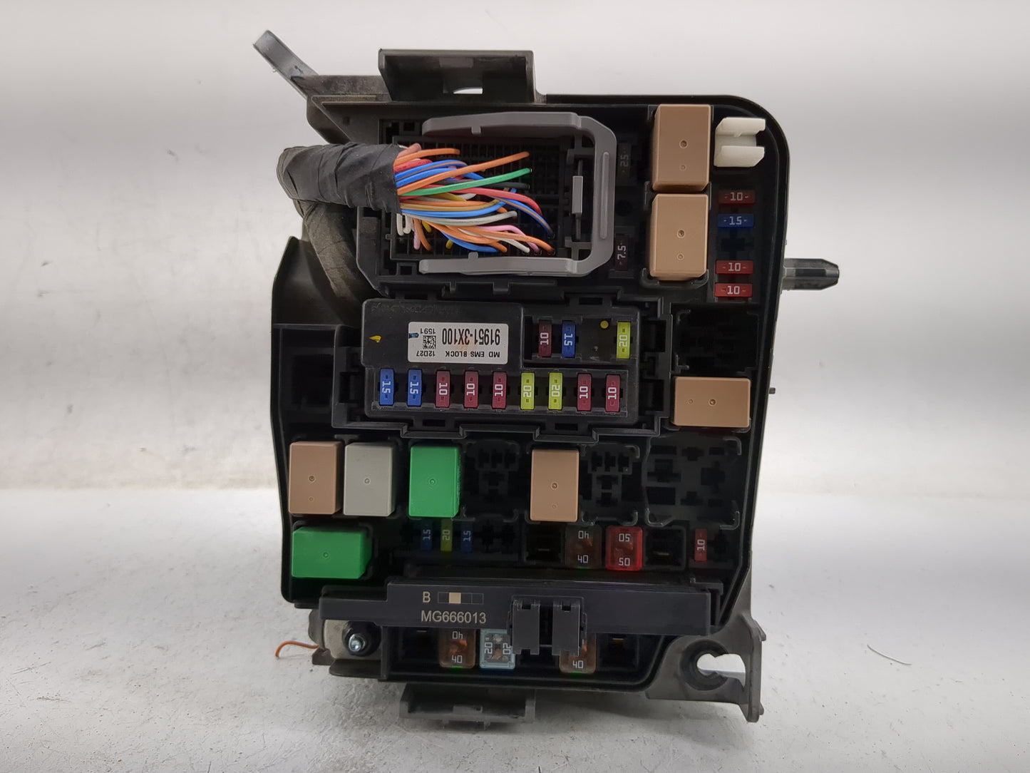 2011-2013 Hyundai Elantra Fusebox Fuse Box Panel Relay Module P/N:91205 3X214 Fits Fits 2011 2012 2013 OEM Used Auto Parts -