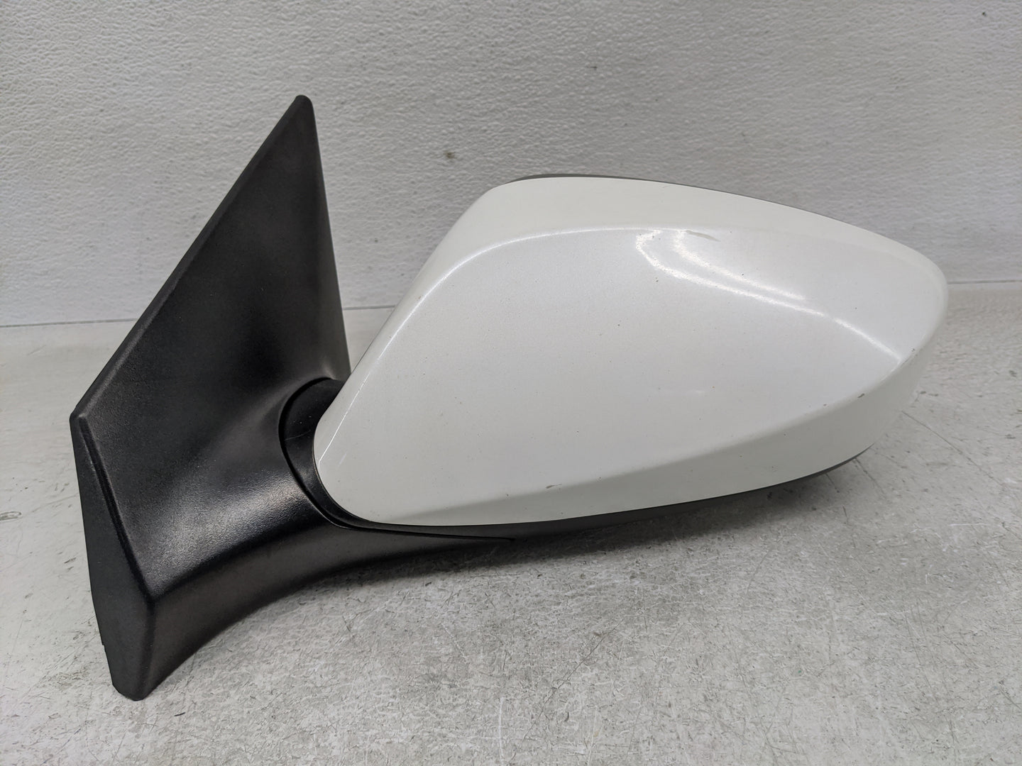 2011-2015 Hyundai Elantra Driver Side View Mirror - Left Door Mirror OEM Used - Oemusedautoparts1.com
