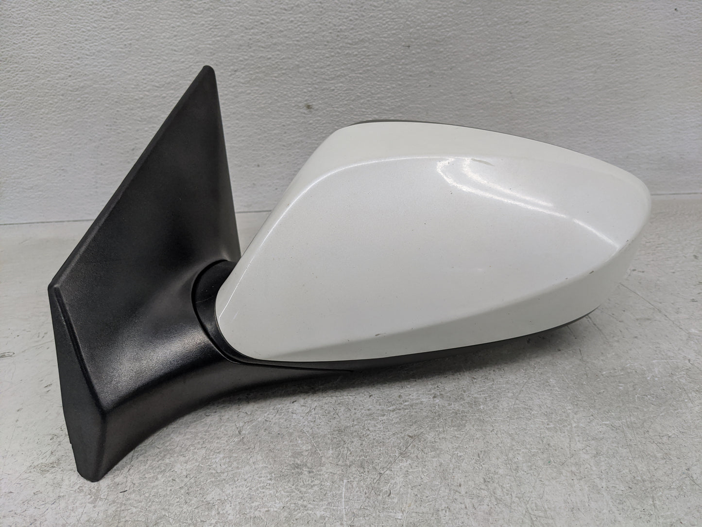 2011-2015 Hyundai Elantra Driver Side View Mirror - Left Door Mirror OEM Used - Oemusedautoparts1.com