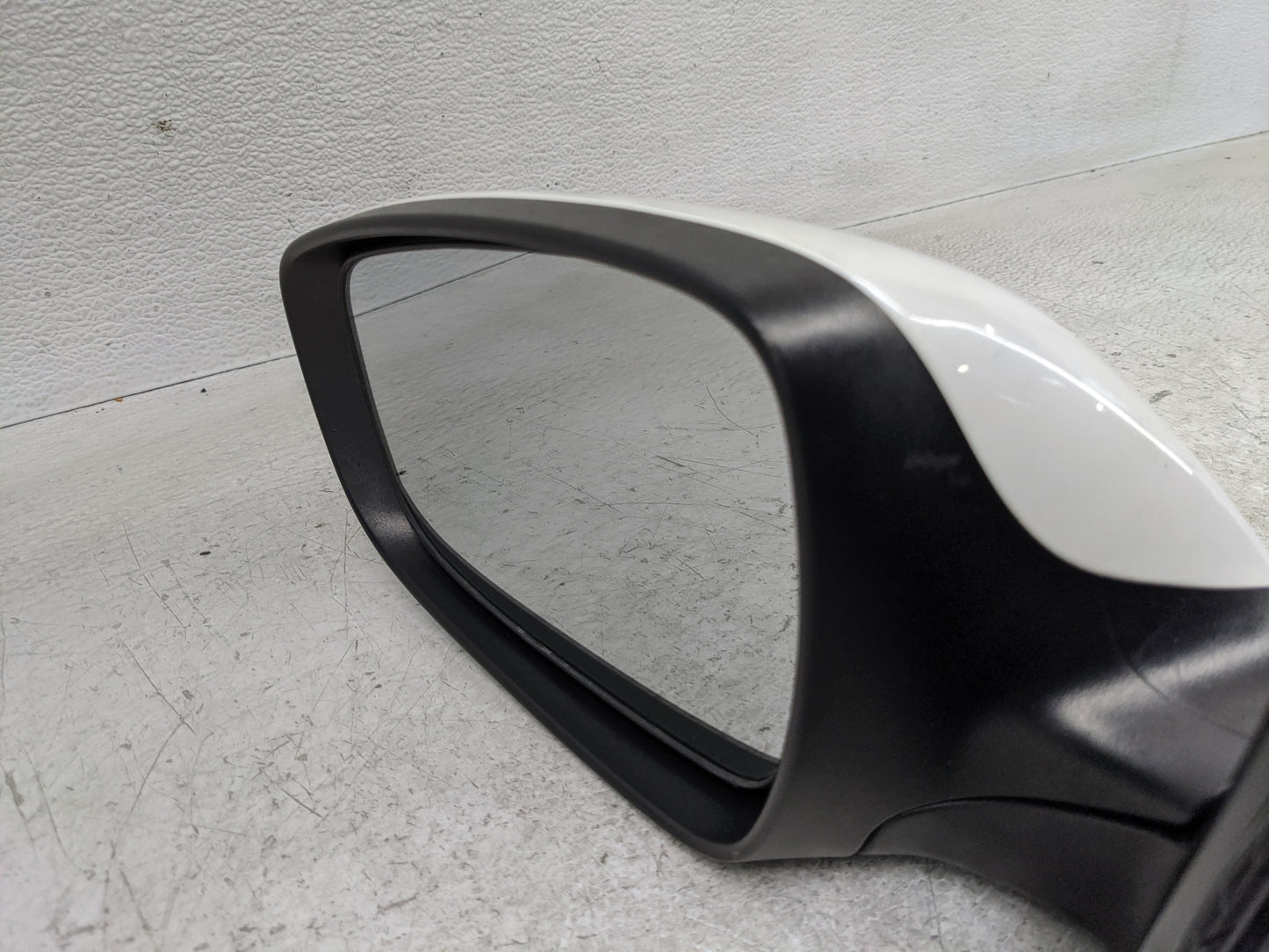 2011-2015 Hyundai Elantra Driver Side View Mirror - Left Door Mirror OEM Used - Oemusedautoparts1.com