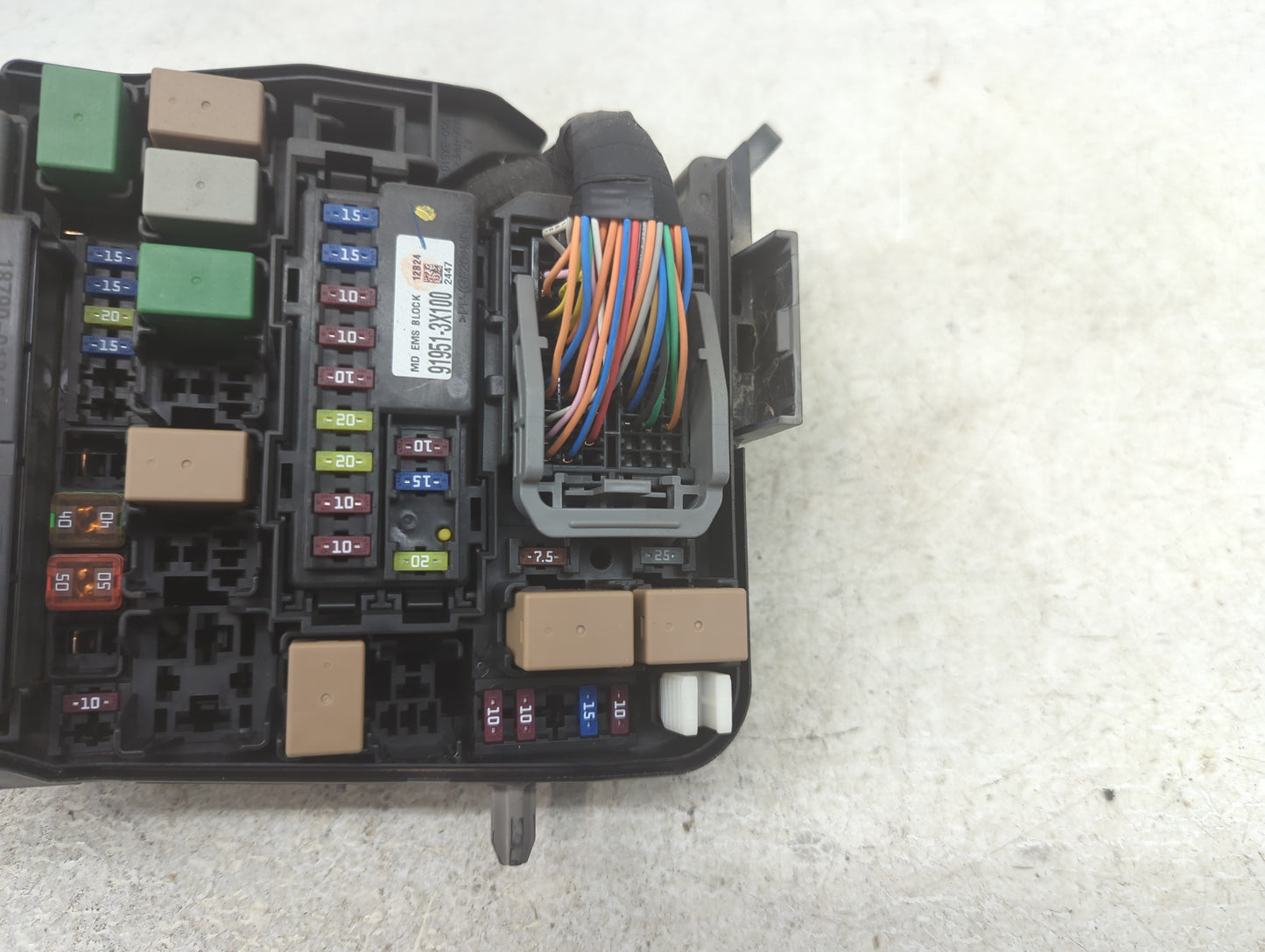 2011-2013 Hyundai Elantra Fusebox Fuse Box Panel Relay Module P/N:91950-3X711 Fits Fits 2011 2012 2013 OEM Used Auto Parts -