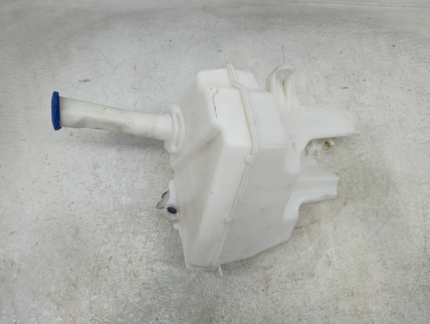 2011-2013 Hyundai Elantra Windshield Washer Fluid Reservoir Bottle Oem - Oemusedautoparts1.com