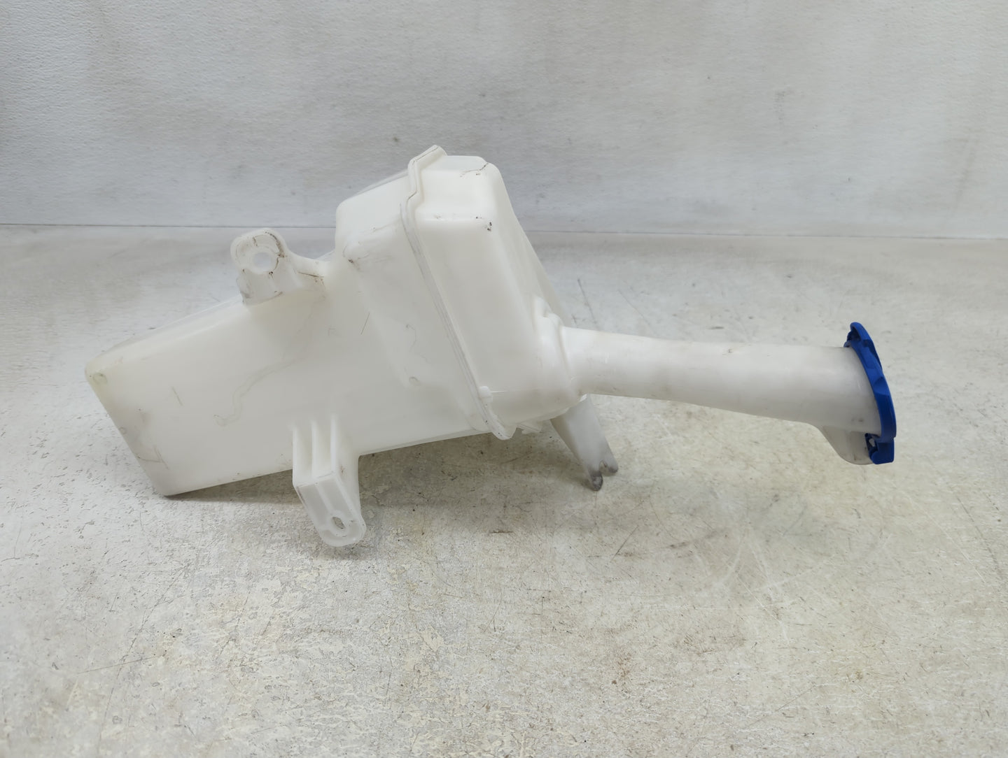 2011-2013 Hyundai Elantra Windshield Washer Fluid Reservoir Bottle Oem - Oemusedautoparts1.com