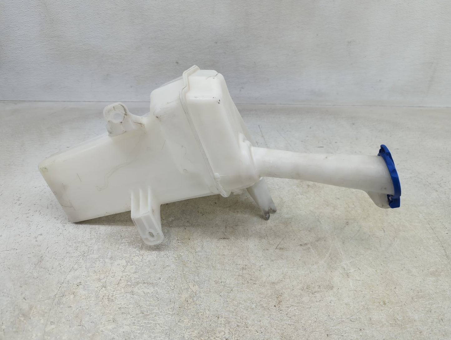 2011-2013 Hyundai Elantra Windshield Washer Fluid Reservoir Bottle Oem - Oemusedautoparts1.com