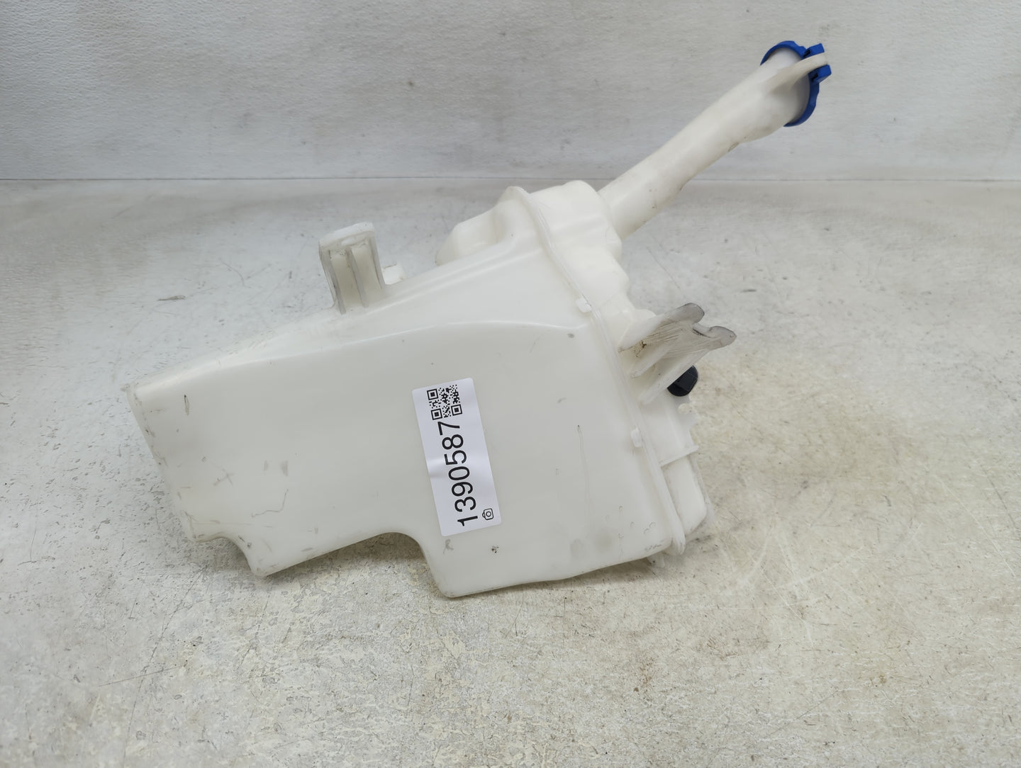 2011-2013 Hyundai Elantra Windshield Washer Fluid Reservoir Bottle Oem - Oemusedautoparts1.com
