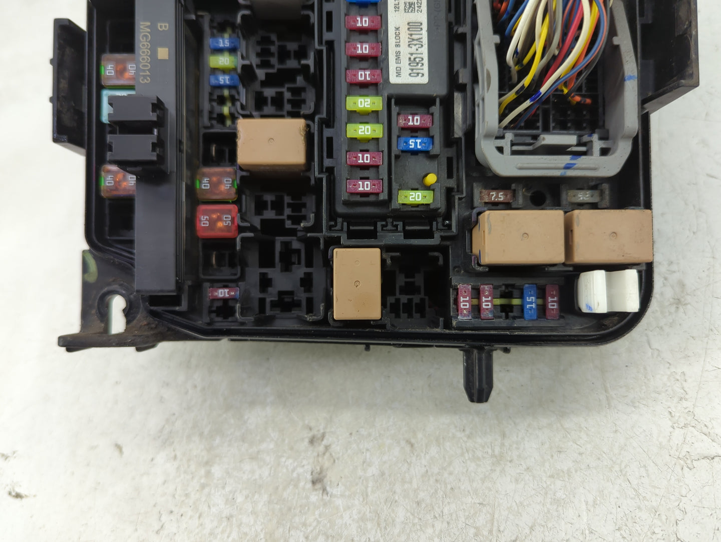 2011-2013 Hyundai Elantra Fusebox Fuse Box Panel Relay Module P/N:91956-00034 Fits Fits 2011 2012 2013 OEM Used Auto Parts -