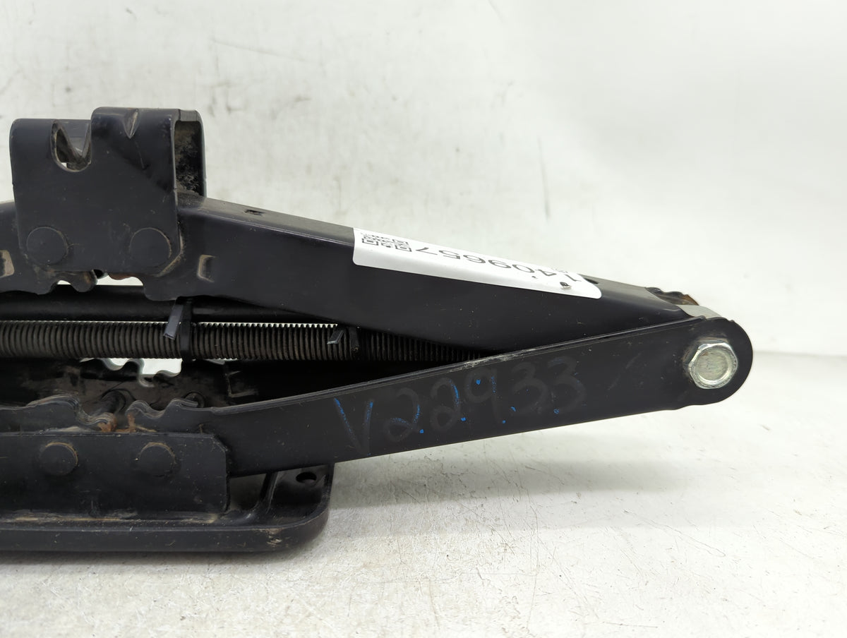 2013 Hyundai Elantra Spare Scissor Car Jack - Oemusedautoparts1.com